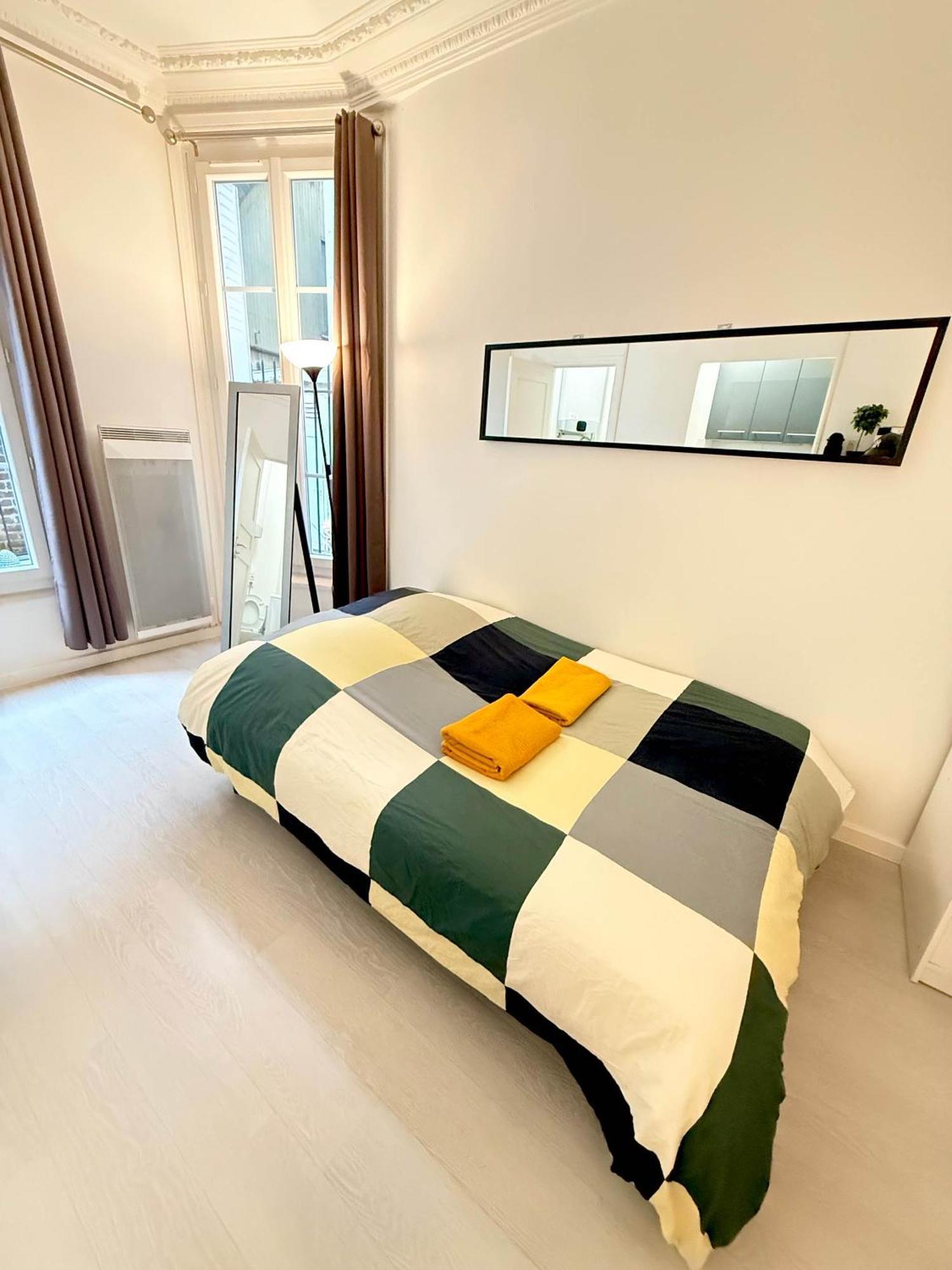 Charming Apartment With Private Garden In Cadix Paris Exterior photo